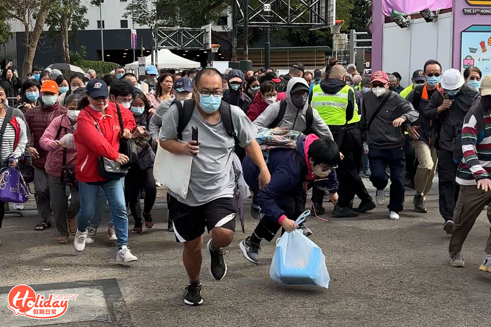 工展會首日大批市民衝入場，希望買到心頭好！